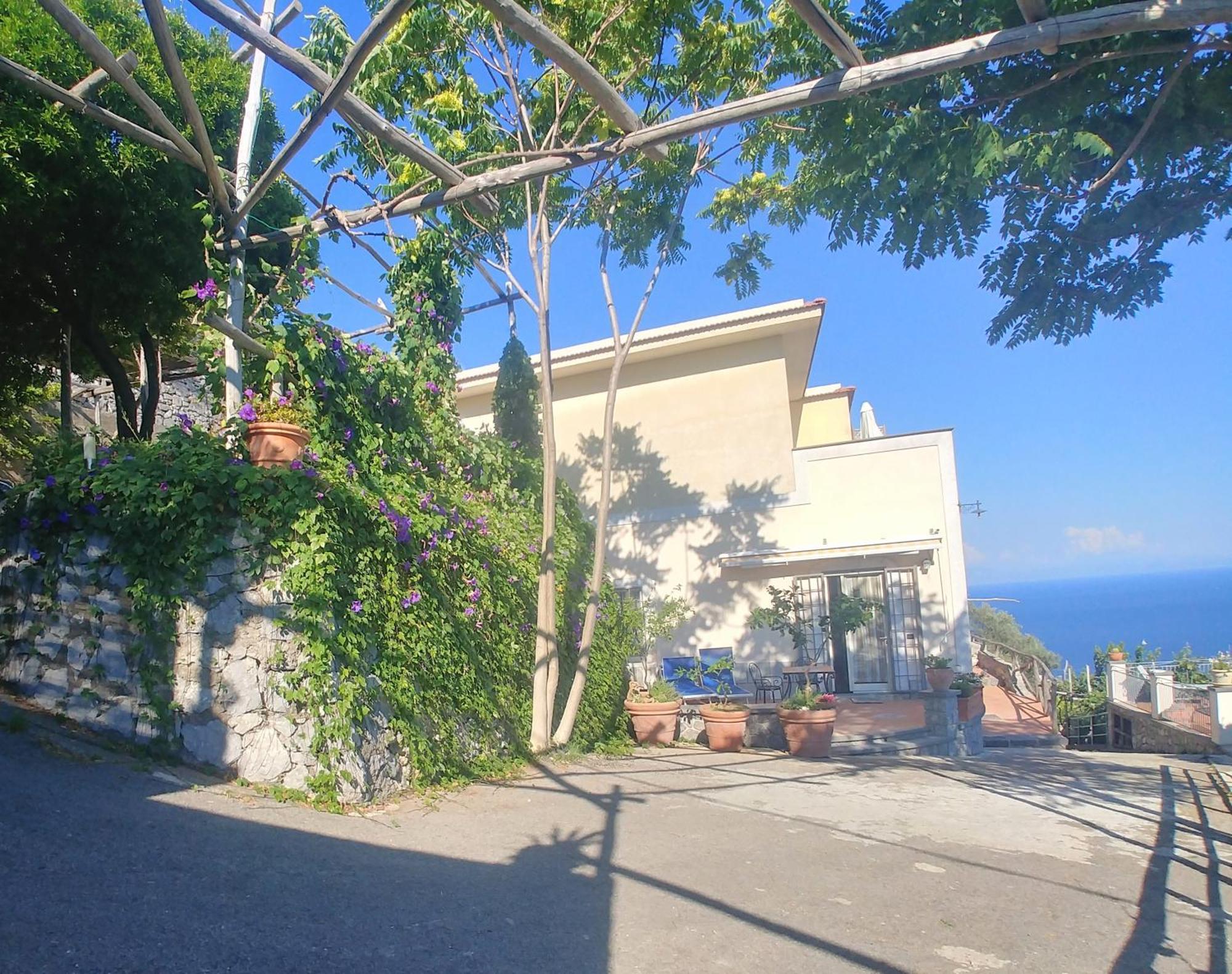 Il Limoneto Apartment Furore Bilik gambar